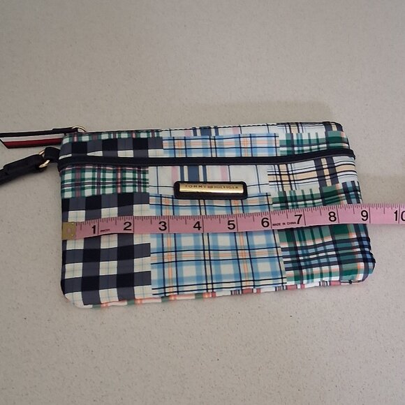 Tommy Hilfiger Plaid Wristlet Zip Case - Picture 12 of 13